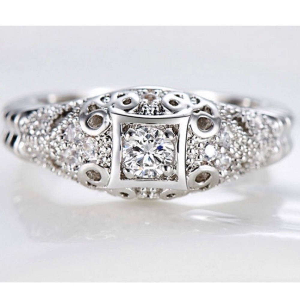 VINTAGE GONE RETRO CUBIC ZIRCONIA RING - Picture 3 of 7